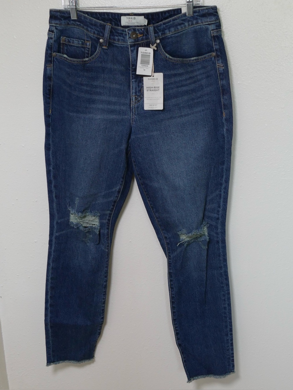 Torrid NWT Size 10T Tall Straight High Rise Ankle Jeans Distressed Stretch Denim